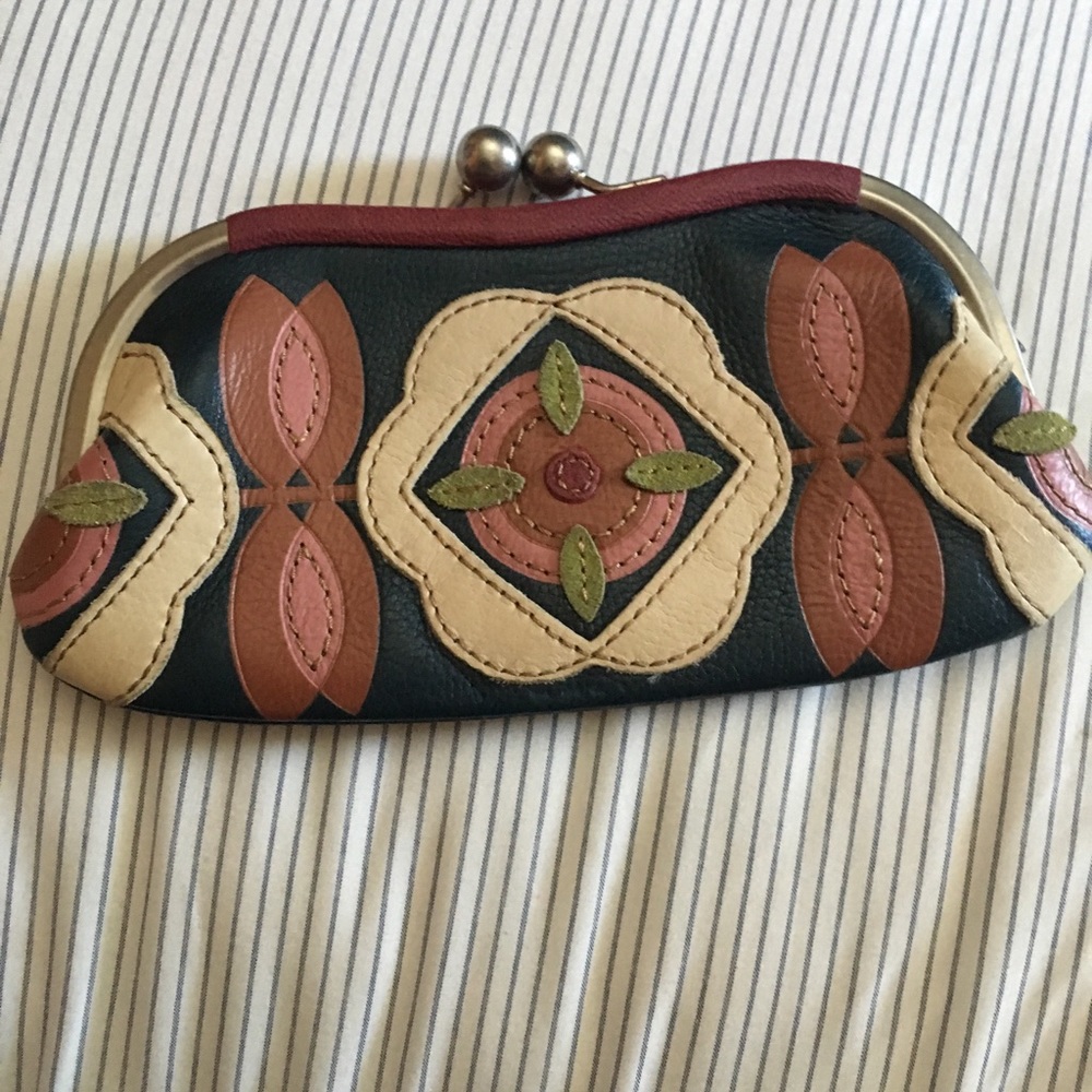 Fossil kiss lock